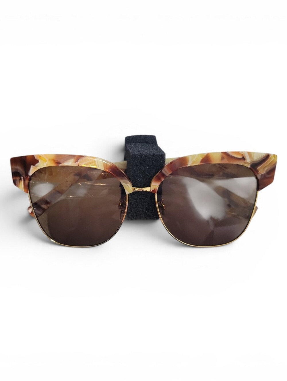 NWT Escada SESA61F Tortoiseshell Cat-Eye Sunglasses with Gold Trim W/ Case
